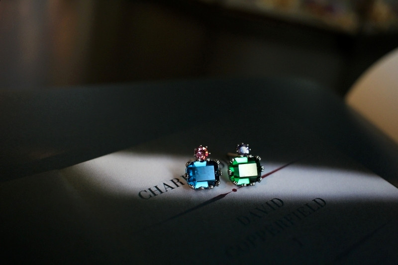 <b><p>Vivid color point earrg 2r Woman silver fele</p></b><b><p>ビビッド カラー ポイント イヤリング 2色 ヨジャウン シルバー 女性 キューク</p></b><br /><br /><p align='center'>