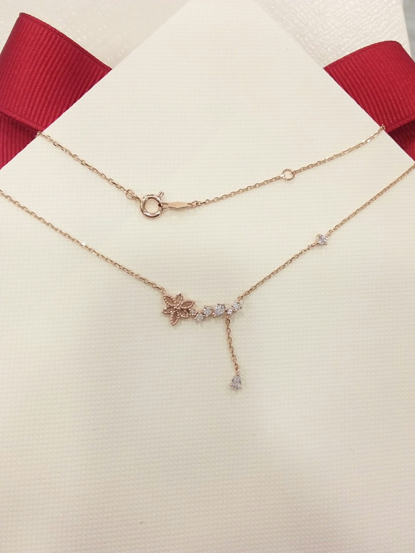 Lloyd's Love and Poinsettia Necklace LNN17213G 