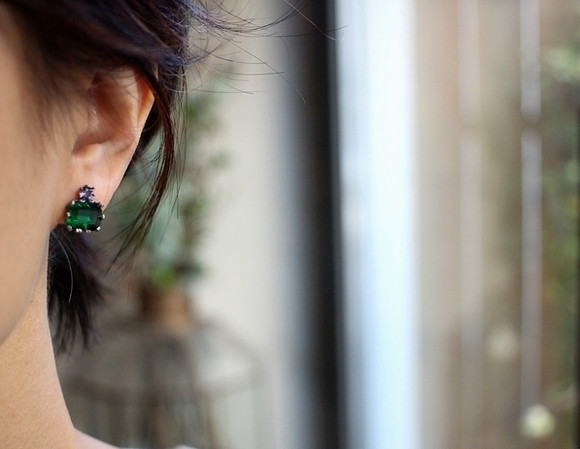 <b><p>Vivid color point earrg 2r Woman silver fele</p></b><b><p>ビビッド カラー ポイント イヤリング 2色 ヨジャウン シルバー 女性 キューク</p></b><br /><br /><p align='center'>