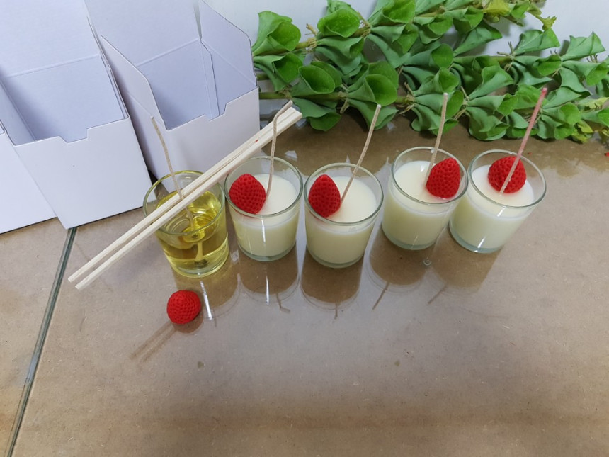 Strawberry Candle Natural Candle Candle Gift Box W