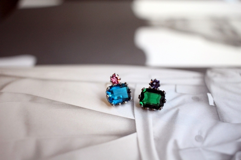 <b><p>Vivid color point earrg 2r Woman silver fele</p></b><b><p>ビビッド カラー ポイント イヤリング 2色 ヨジャウン シルバー 女性 キューク</p></b><br /><br /><p align='center'>