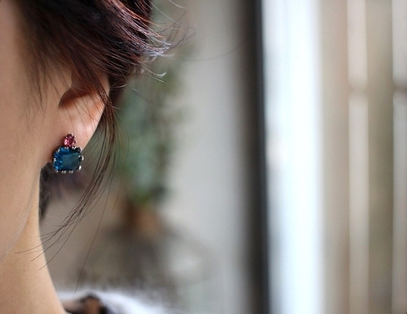 <b><p>Vivid color point earrg 2r Woman silver fele</p></b><b><p>ビビッド カラー ポイント イヤリング 2色 ヨジャウン シルバー 女性 キューク</p></b><br /><br /><p align='center'>