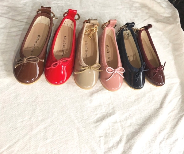 Flat Shoes Keyring Classic Key Holder Easy gift Vi