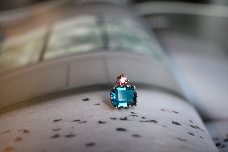 <b><p>Vivid color point earrg 2r Woman silver fele</p></b><b><p>ビビッド カラー ポイント イヤリング 2色 ヨジャウン シルバー 女性 キューク</p></b><br /><br /><p align='center'>