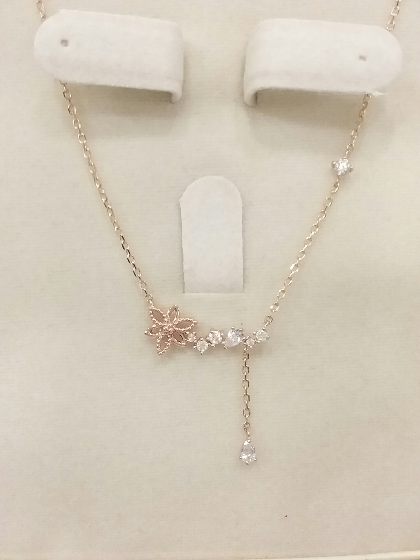 Lloyd's Love and Poinsettia Necklace LNN17213G 