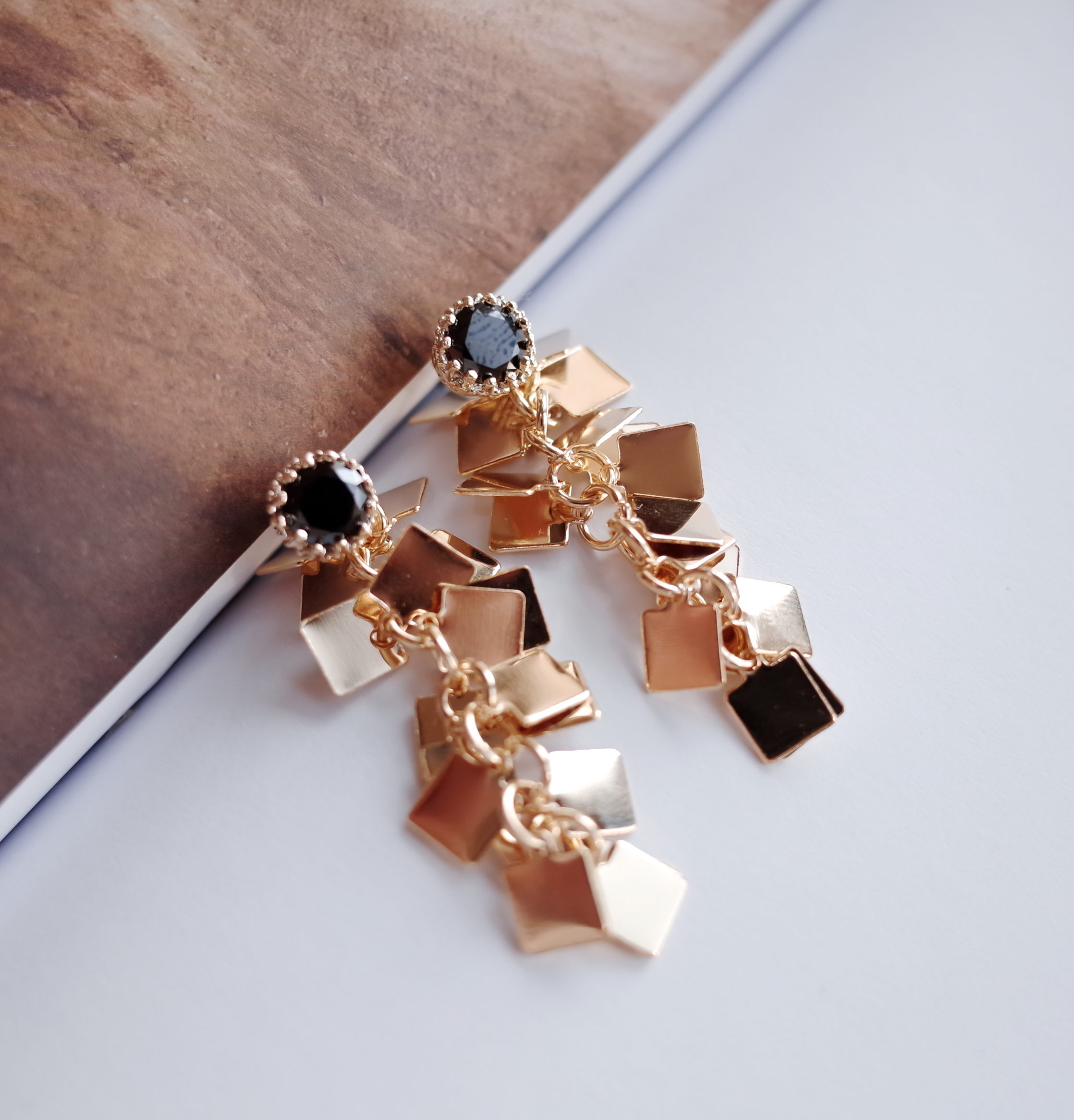 NO.51 Edge Chalang Swall Color Cubic Drop Earrings