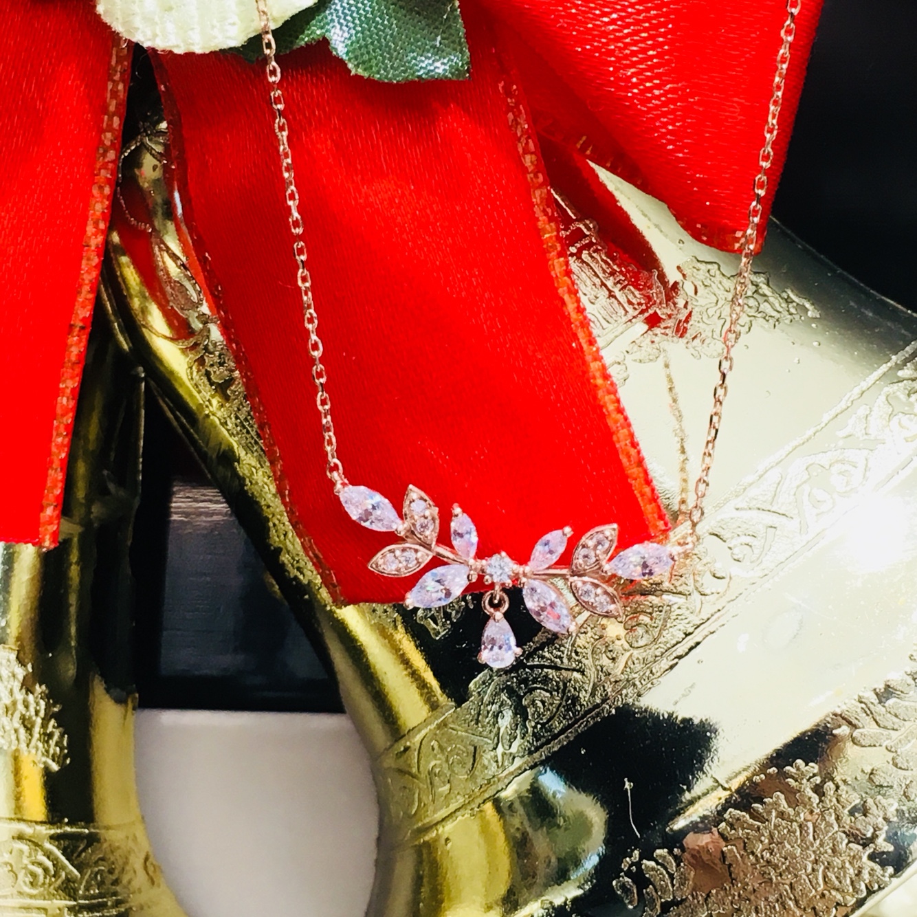 Lloyd Angel Swing Necklace LNN17214G Daily coordin