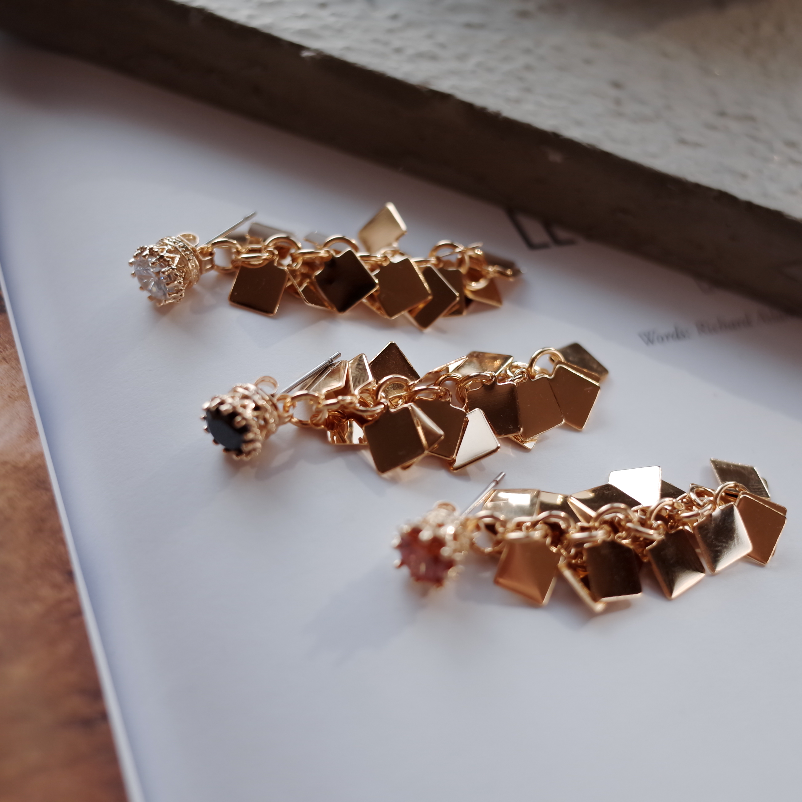 NO.51 Edge Chalang Swall Color Cubic Drop Earrings