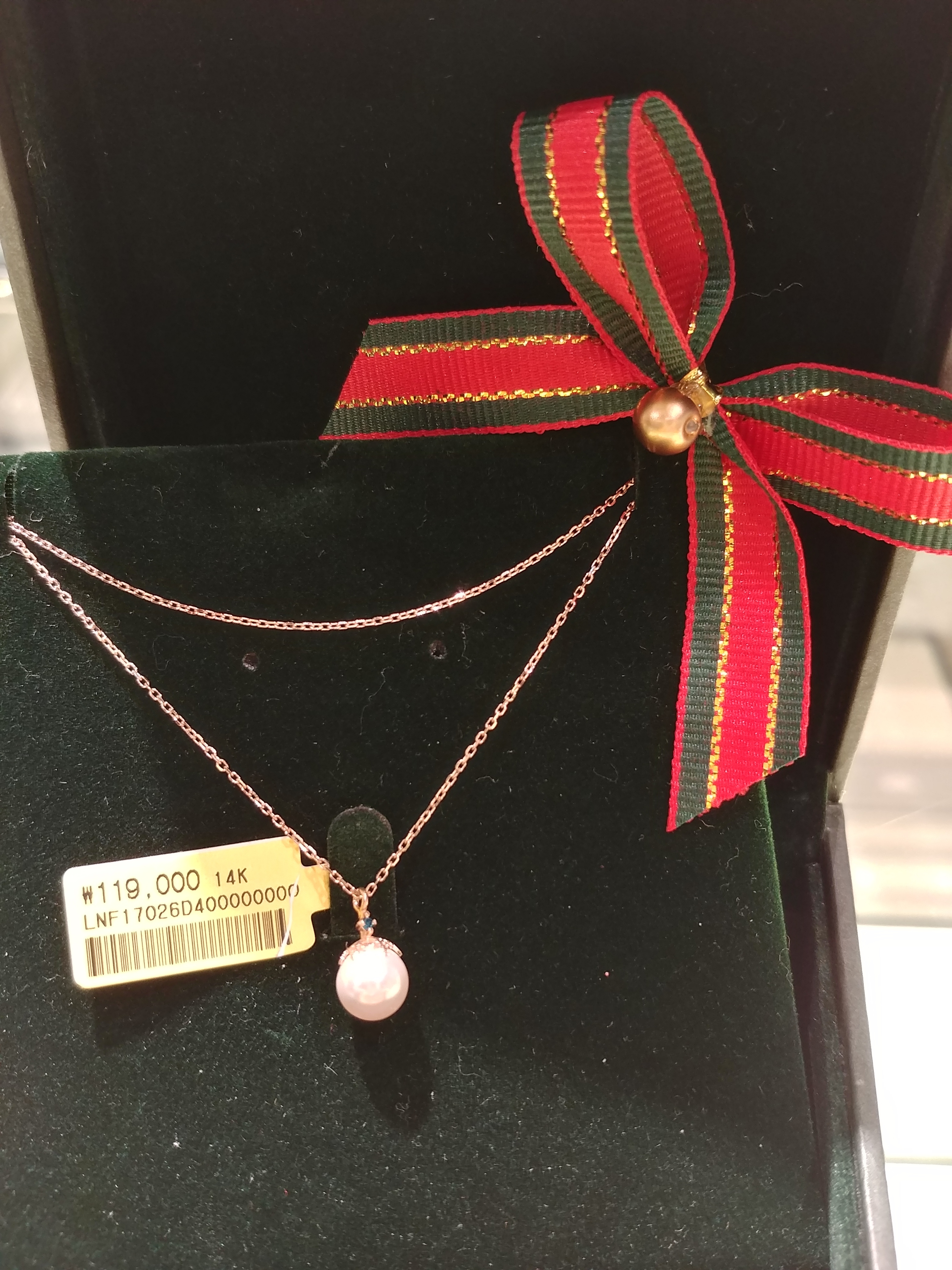 Lloyd 14 Snow White Pearl Blue Diamond Necklace LN