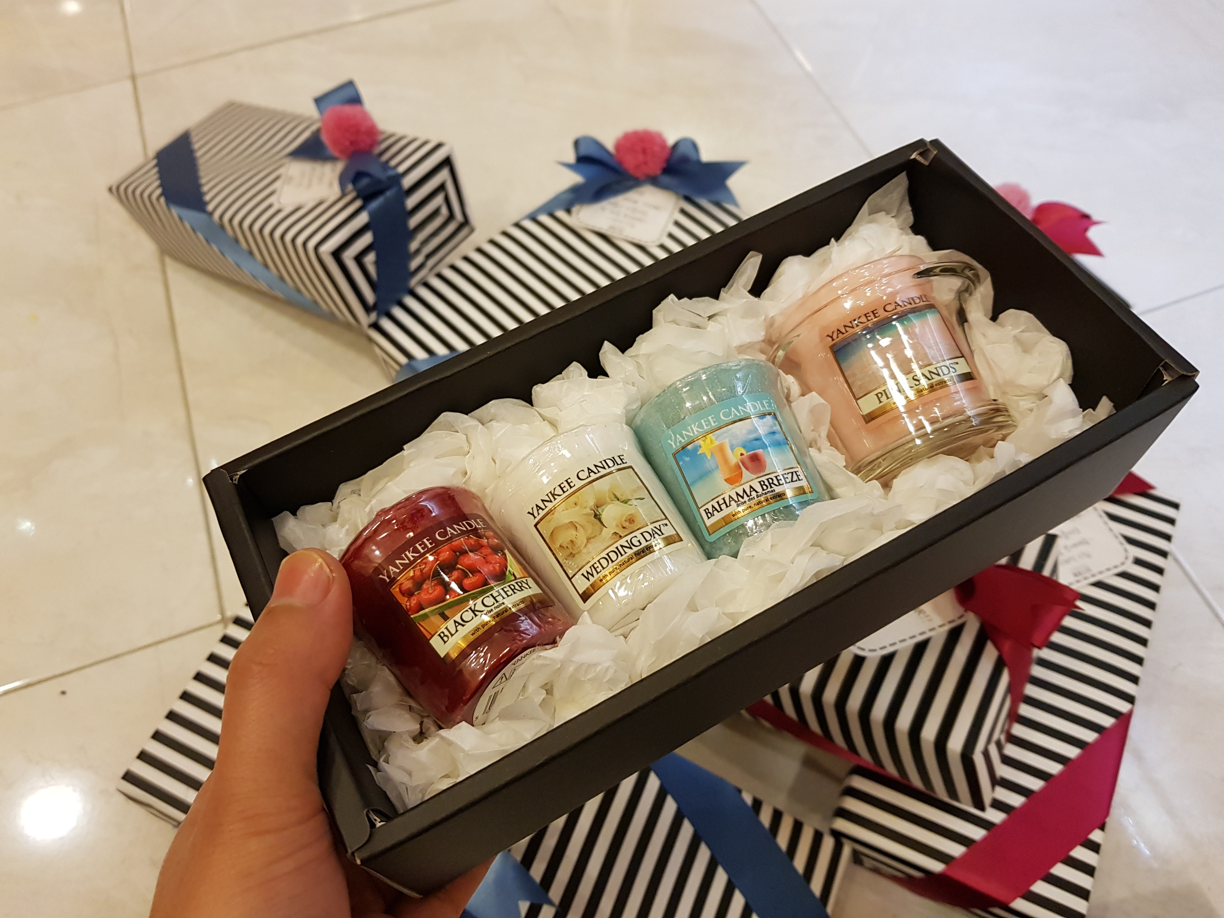 Yankee Candle Bottle 4-piece holder gift set weddi