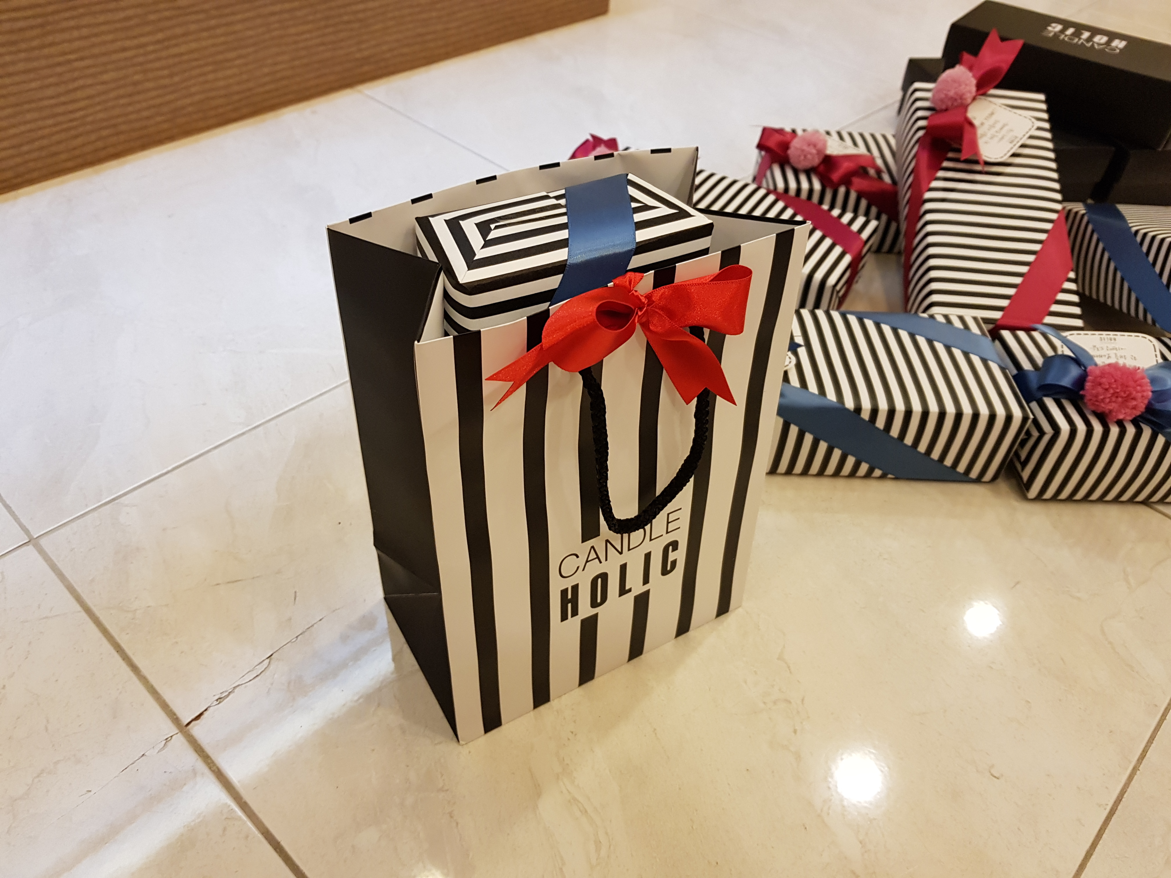 Yankee Candle Bottle 4-piece holder gift set weddi