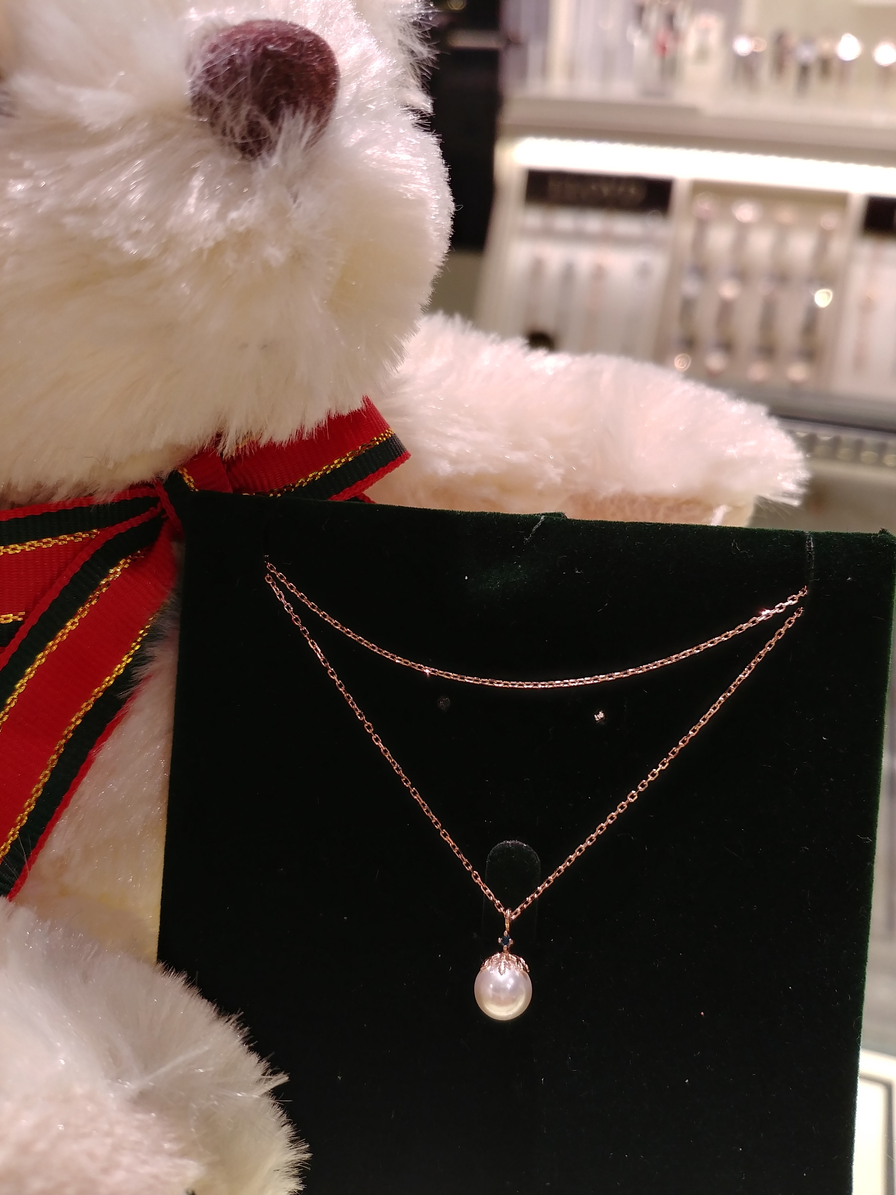 Lloyd 14 Snow White Pearl Blue Diamond Necklace LN