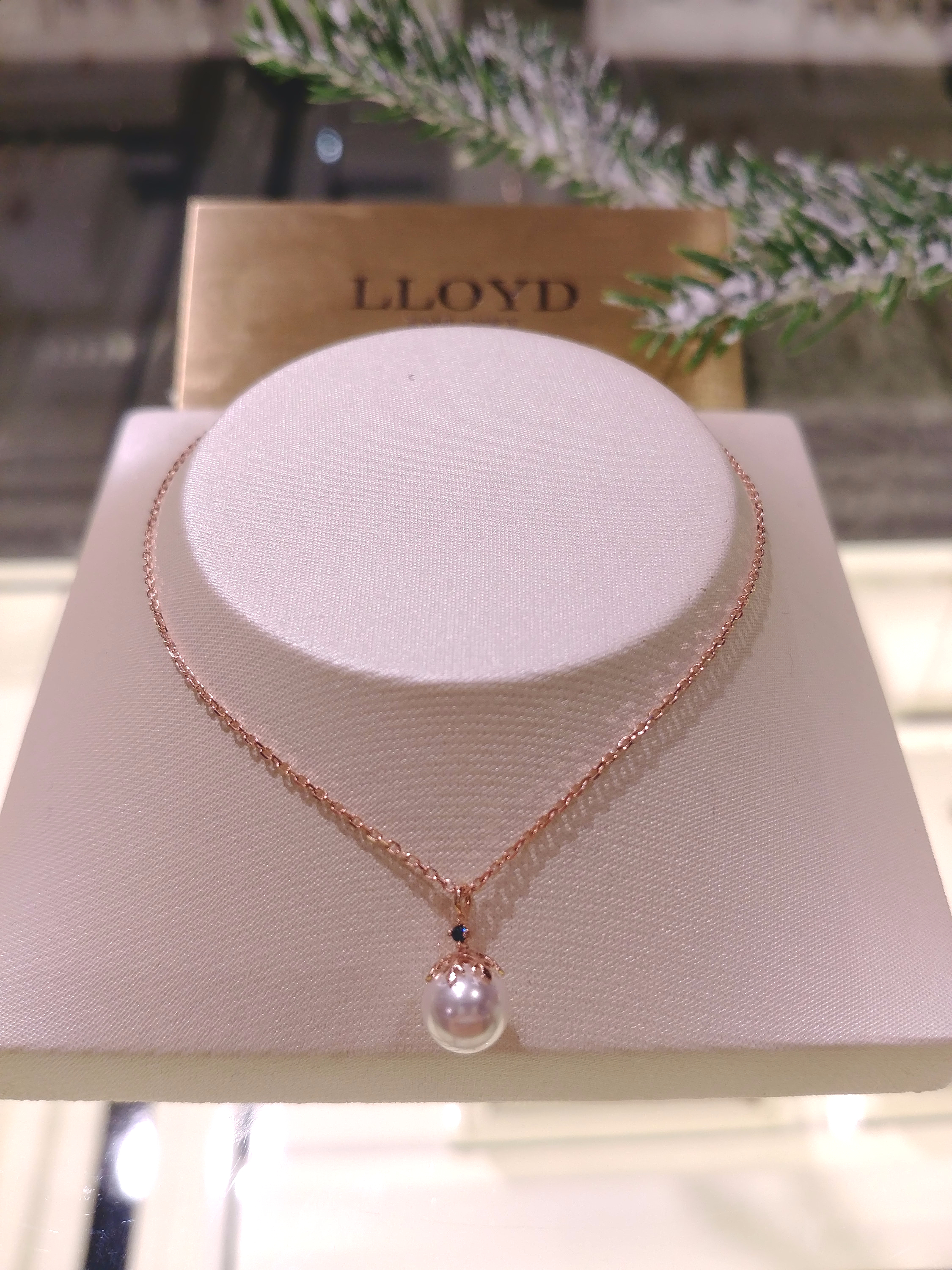 Lloyd 14 Snow White Pearl Blue Diamond Necklace LN