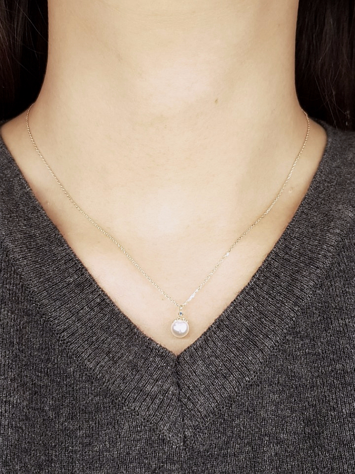 Lloyd 14 Snow White Pearl Blue Diamond Necklace LN