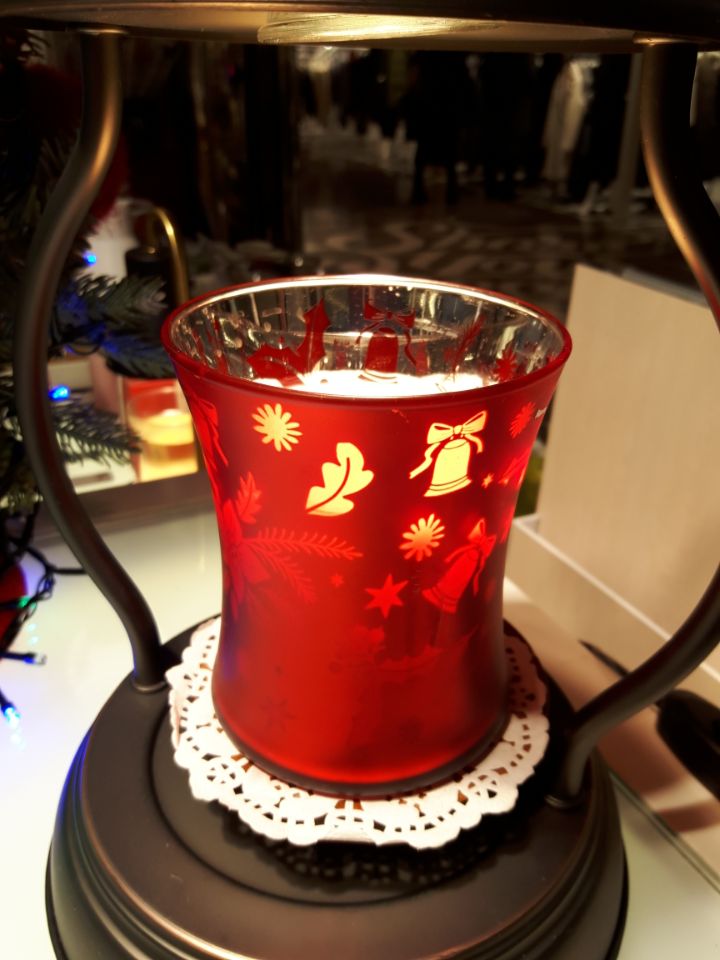 Wood Wick Candle Medium Dancing Hour Glass Crimson