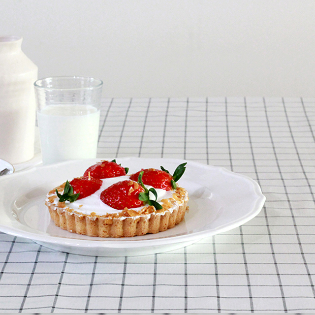 북유럽 체크 방수 식탁보 테이블보 캠핑 홈카페 백일 돌상 교회 95X110cm