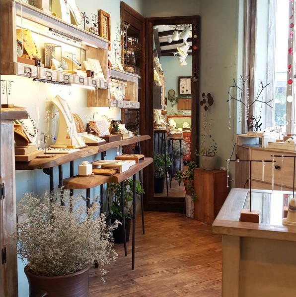 Red wood zircon heart necklace Lovely fashion Four