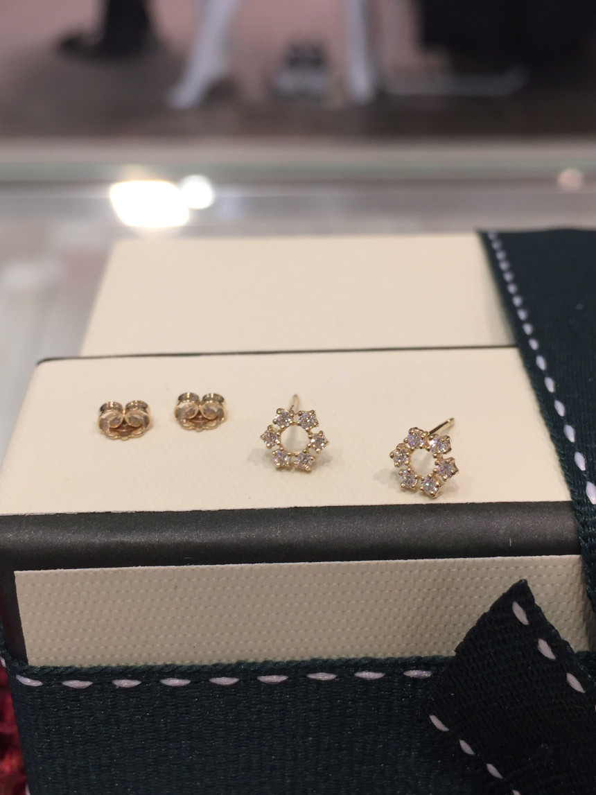 <b><p>Lloyd Mini Snow Flake earrg ECPF2015 Girl</p></b><b><p>ロイド ミニ雪花 イヤリング ECPF2015 少女ルック 10代の女性 デイリーコーディネート</p></b><br /><br /><p align='center'>