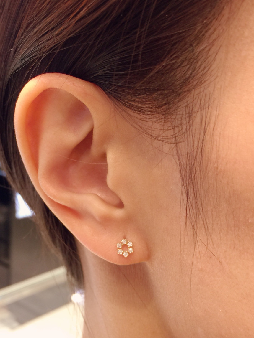 <b><p>Lloyd Mini Snow Flake earrg ECPF2015 Girl</p></b><b><p>ロイド ミニ雪花 イヤリング ECPF2015 少女ルック 10代の女性 デイリーコーディネート</p></b><br /><br /><p align='center'>