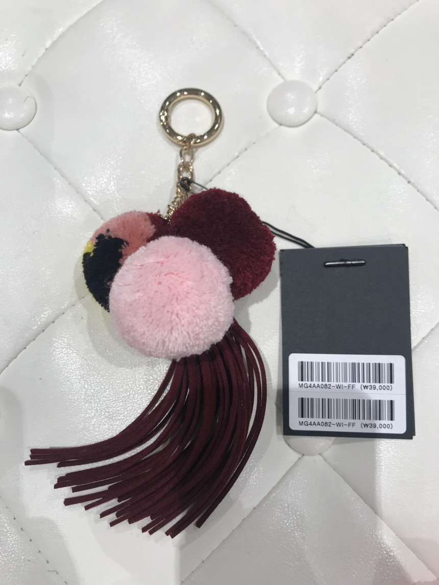 Padded foam foam stick key holder MG4AA082