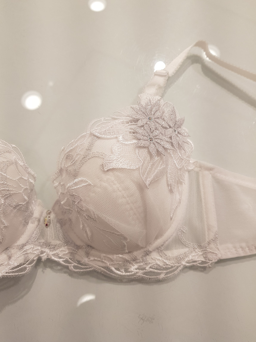 White bra wraclaw lyxian flower motif embroidered 