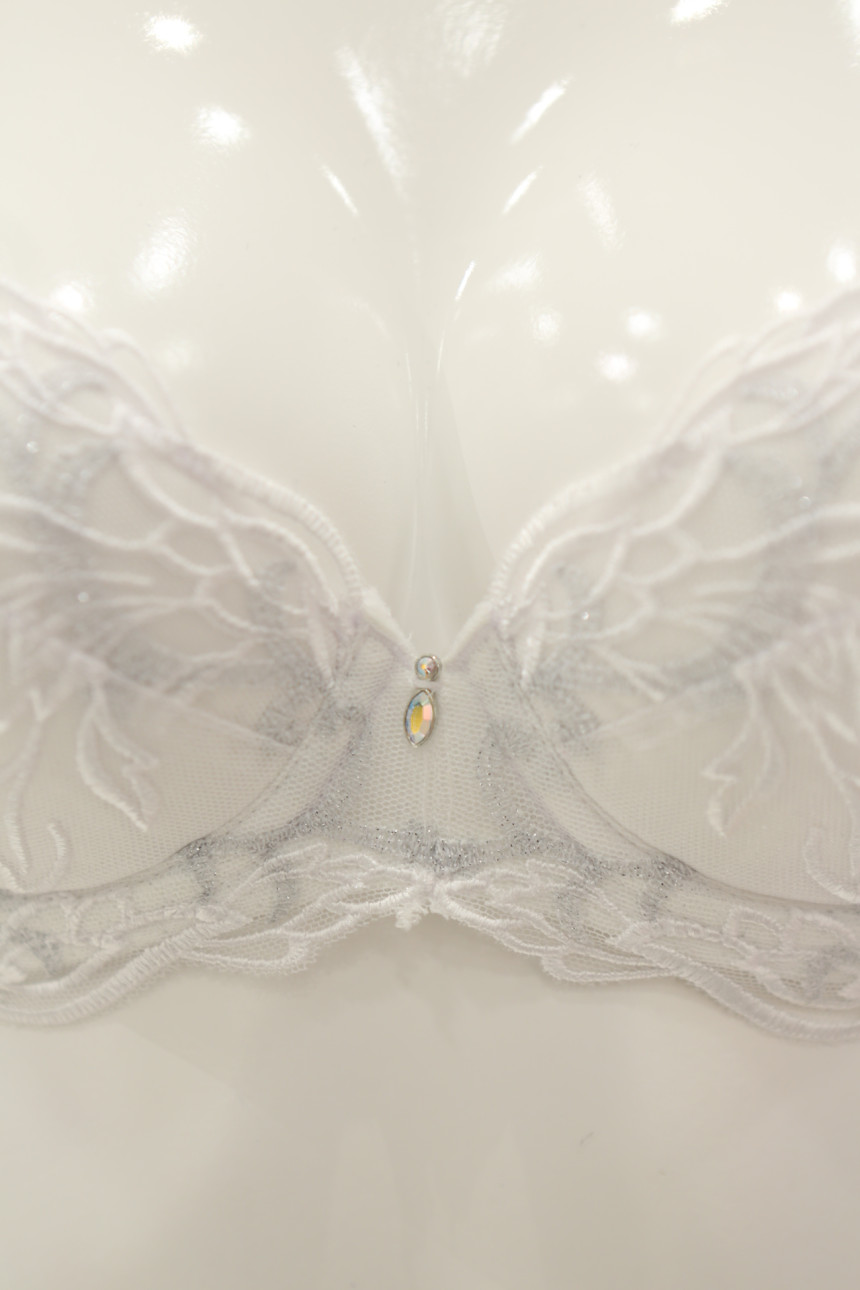 White bra wraclaw lyxian flower motif embroidered 