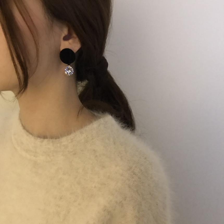 One-piece velvet drop earrings 4color Daily coordi