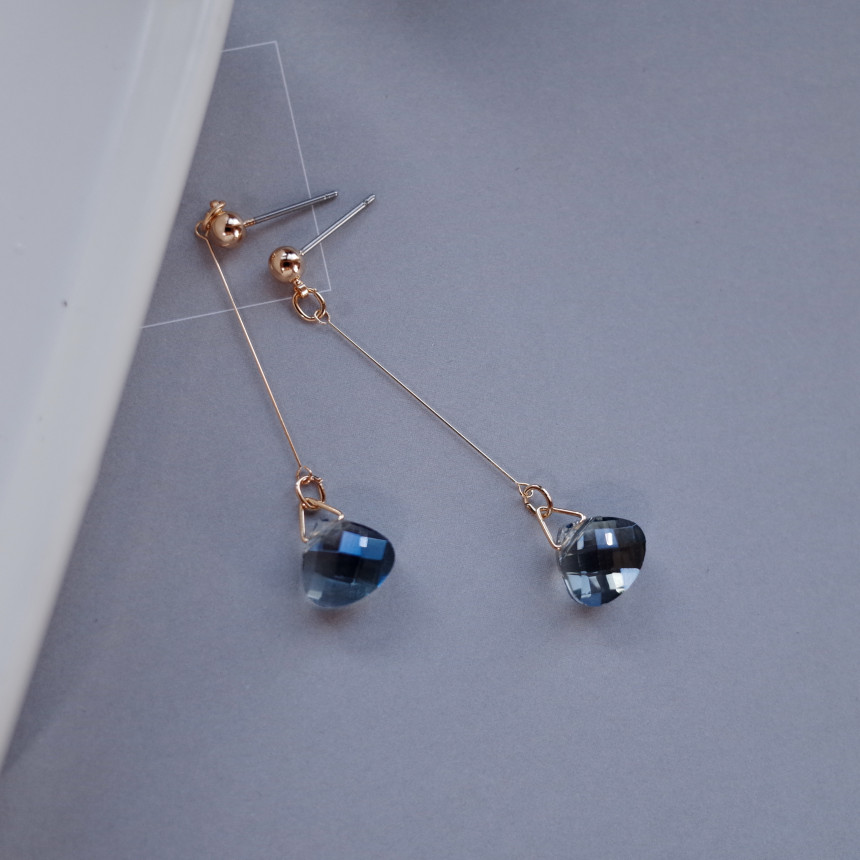 NO.61 Swan Cutting Crystal Drop Earrings Stylish C