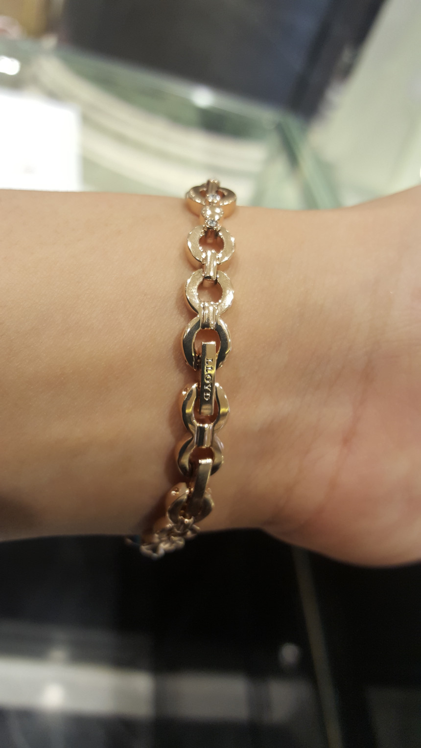 <b><p>Lloyd Snow Fwer Layed Removable bracet cck</p></b><b><p>ロイド 雪花 重ね着 着脱用 ブレスレット 時計 LL2G17C06 女性 デイリー</p></b><br /><br /><p align='center'>