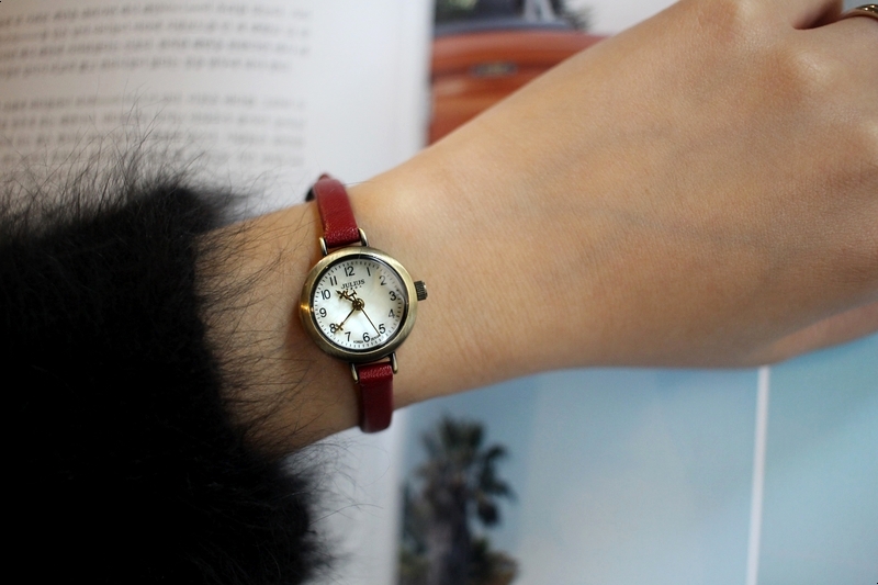 <b><p>Antique mini Woman leather wrist clock 2cor</p></b><b><p>アンティーク ミニ 女性 レザー 手首 時計 2色 ファッション 20代 カジュアル</p></b><br /><br /><p align='center'>