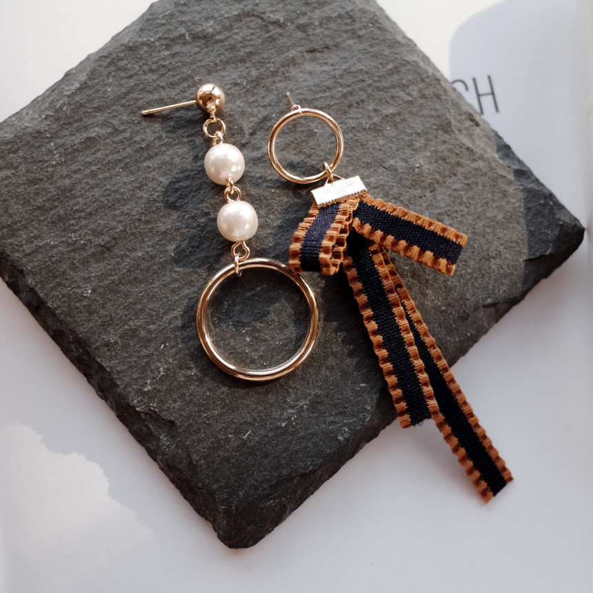 Valentine's Day Color Ribbon Unbalanced Earring