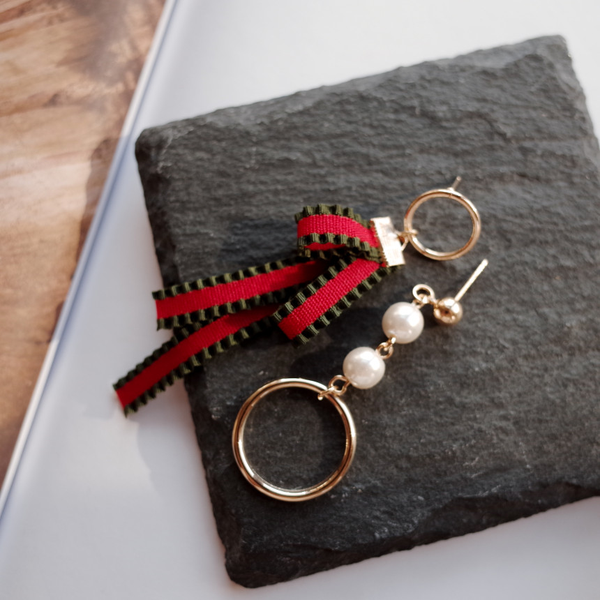Valentine's Day Color Ribbon Unbalanced Earring