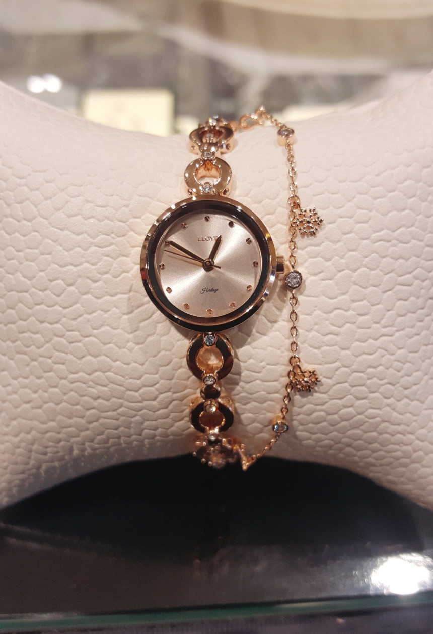 <b><p>Lloyd Snow Fwer Layed Removable bracet cck</p></b><b><p>ロイド 雪花 重ね着 着脱用 ブレスレット 時計 LL2G17C06 女性 デイリー</p></b><br /><br /><p align='center'>