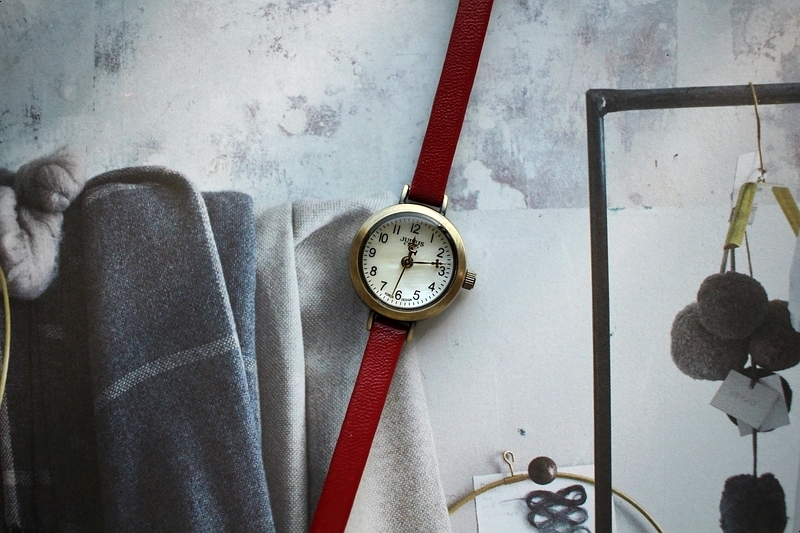 <b><p>Antique mini Woman leather wrist clock 2cor</p></b><b><p>アンティーク ミニ 女性 レザー 手首 時計 2色 ファッション 20代 カジュアル</p></b><br /><br /><p align='center'>