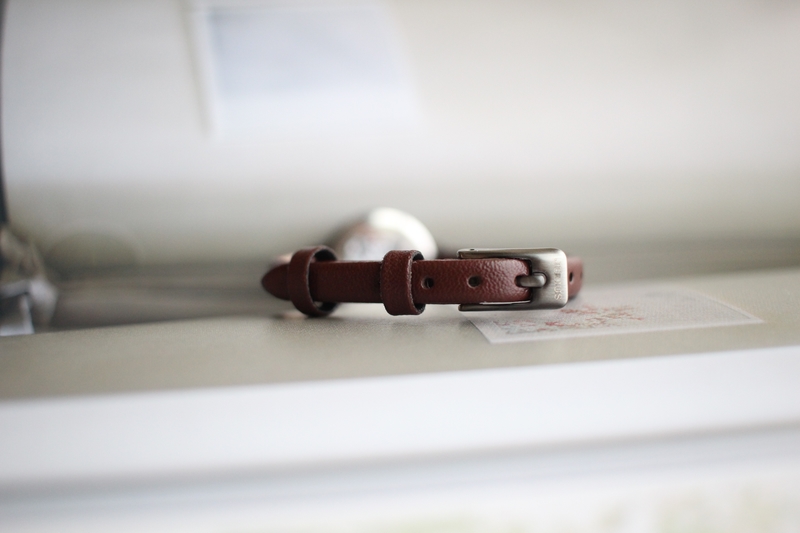 <b><p>Antique mini Woman leather wrist clock 2cor</p></b><b><p>アンティーク ミニ 女性 レザー 手首 時計 2色 ファッション 20代 カジュアル</p></b><br /><br /><p align='center'>