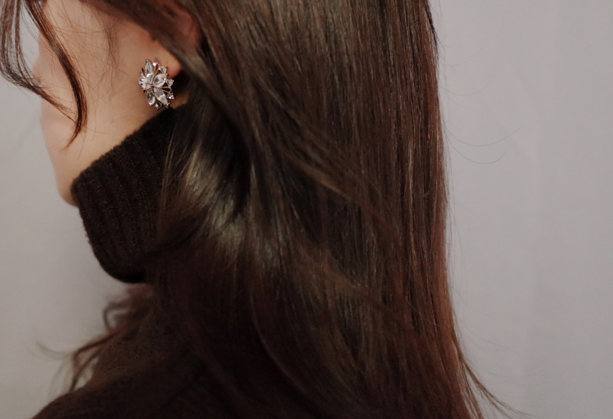 Snow Flower Crystal Shine Mas Earrings Stylish Chi