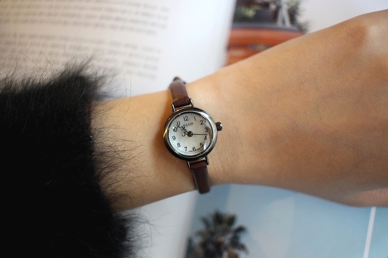 <b><p>Antique mini Woman leather wrist clock 2cor</p></b><b><p>アンティーク ミニ 女性 レザー 手首 時計 2色 ファッション 20代 カジュアル</p></b><br /><br /><p align='center'>