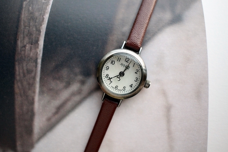 <b><p>Antique mini Woman leather wrist clock 2cor</p></b><b><p>アンティーク ミニ 女性 レザー 手首 時計 2色 ファッション 20代 カジュアル</p></b><br /><br /><p align='center'>