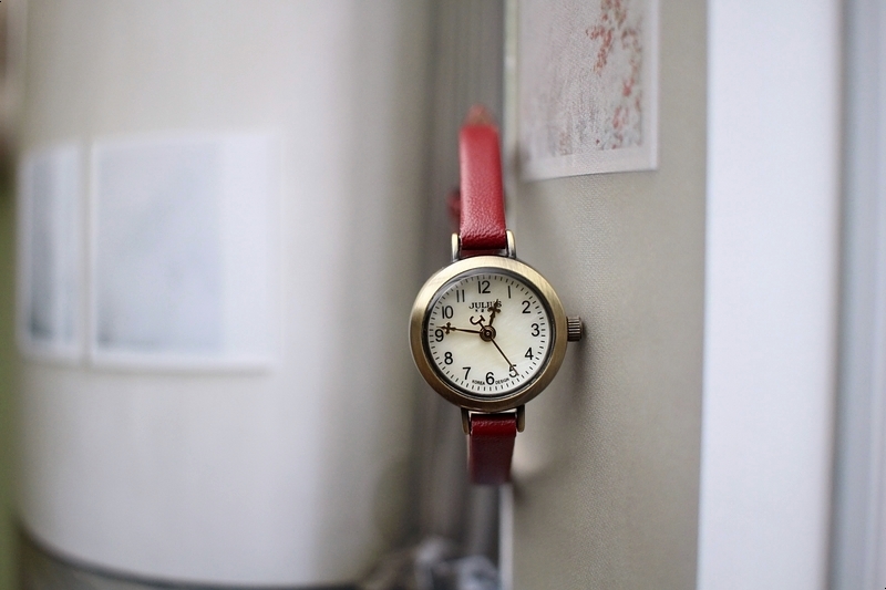 <b><p>Antique mini Woman leather wrist clock 2cor</p></b><b><p>アンティーク ミニ 女性 レザー 手首 時計 2色 ファッション 20代 カジュアル</p></b><br /><br /><p align='center'>