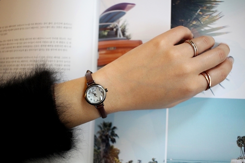 <b><p>Antique mini Woman leather wrist clock 2cor</p></b><b><p>アンティーク ミニ 女性 レザー 手首 時計 2色 ファッション 20代 カジュアル</p></b><br /><br /><p align='center'>