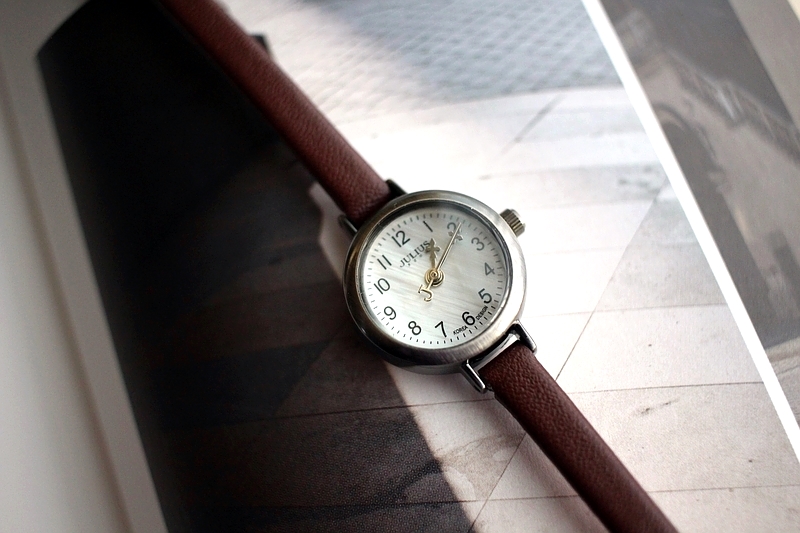 <b><p>Antique mini Woman leather wrist clock 2cor</p></b><b><p>アンティーク ミニ 女性 レザー 手首 時計 2色 ファッション 20代 カジュアル</p></b><br /><br /><p align='center'>