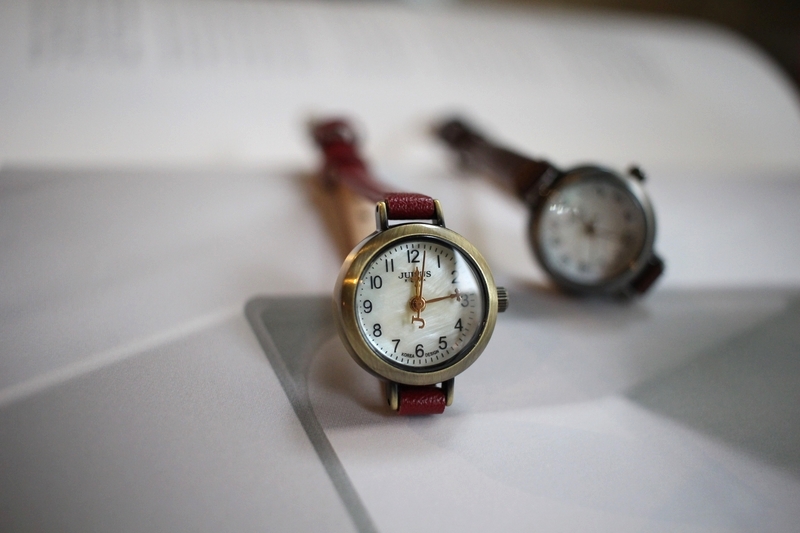 <b><p>Antique mini Woman leather wrist clock 2cor</p></b><b><p>アンティーク ミニ 女性 レザー 手首 時計 2色 ファッション 20代 カジュアル</p></b><br /><br /><p align='center'>