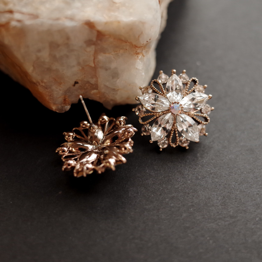 Snow Flower Crystal Shine Mas Earrings Stylish Chi