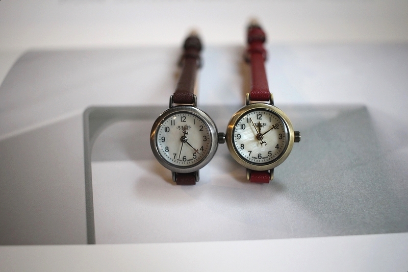 <b><p>Antique mini Woman leather wrist clock 2cor</p></b><b><p>アンティーク ミニ 女性 レザー 手首 時計 2色 ファッション 20代 カジュアル</p></b><br /><br /><p align='center'>