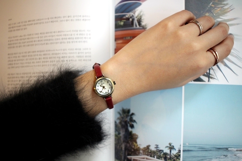 <b><p>Antique mini Woman leather wrist clock 2cor</p></b><b><p>アンティーク ミニ 女性 レザー 手首 時計 2色 ファッション 20代 カジュアル</p></b><br /><br /><p align='center'>