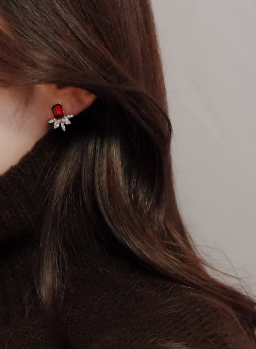 Leaf Petit Color Silver Earrings Stylish Chic Uniq