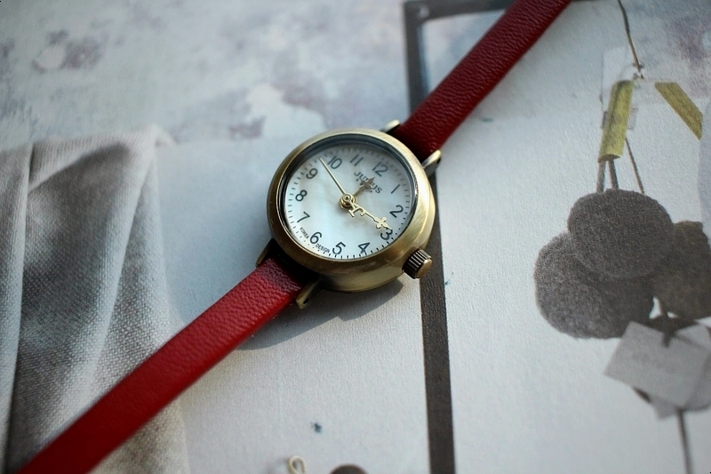 <b><p>Antique mini Woman leather wrist clock 2cor</p></b><b><p>アンティーク ミニ 女性 レザー 手首 時計 2色 ファッション 20代 カジュアル</p></b><br /><br /><p align='center'>