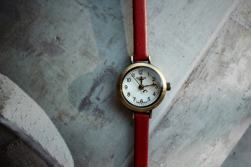 <b><p>Antique mini Woman leather wrist clock 2cor</p></b><b><p>アンティーク ミニ 女性 レザー 手首 時計 2色 ファッション 20代 カジュアル</p></b><br /><br /><p align='center'>