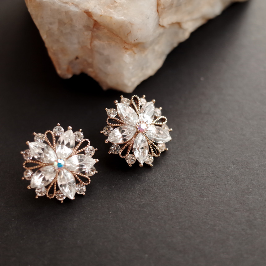 Snow Flower Crystal Shine Mas Earrings Stylish Chi