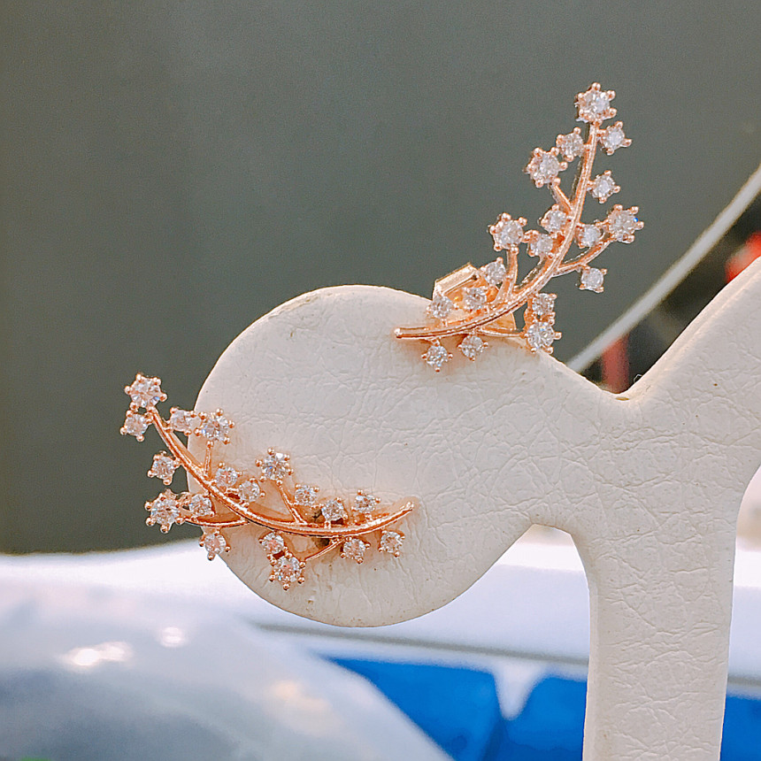 Lucerne Leaf Earrings LKJ0969 Cody Feminine Edge c